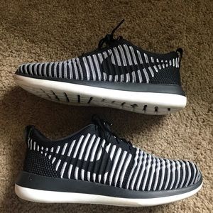 Women’s 8.5 Nike shoes